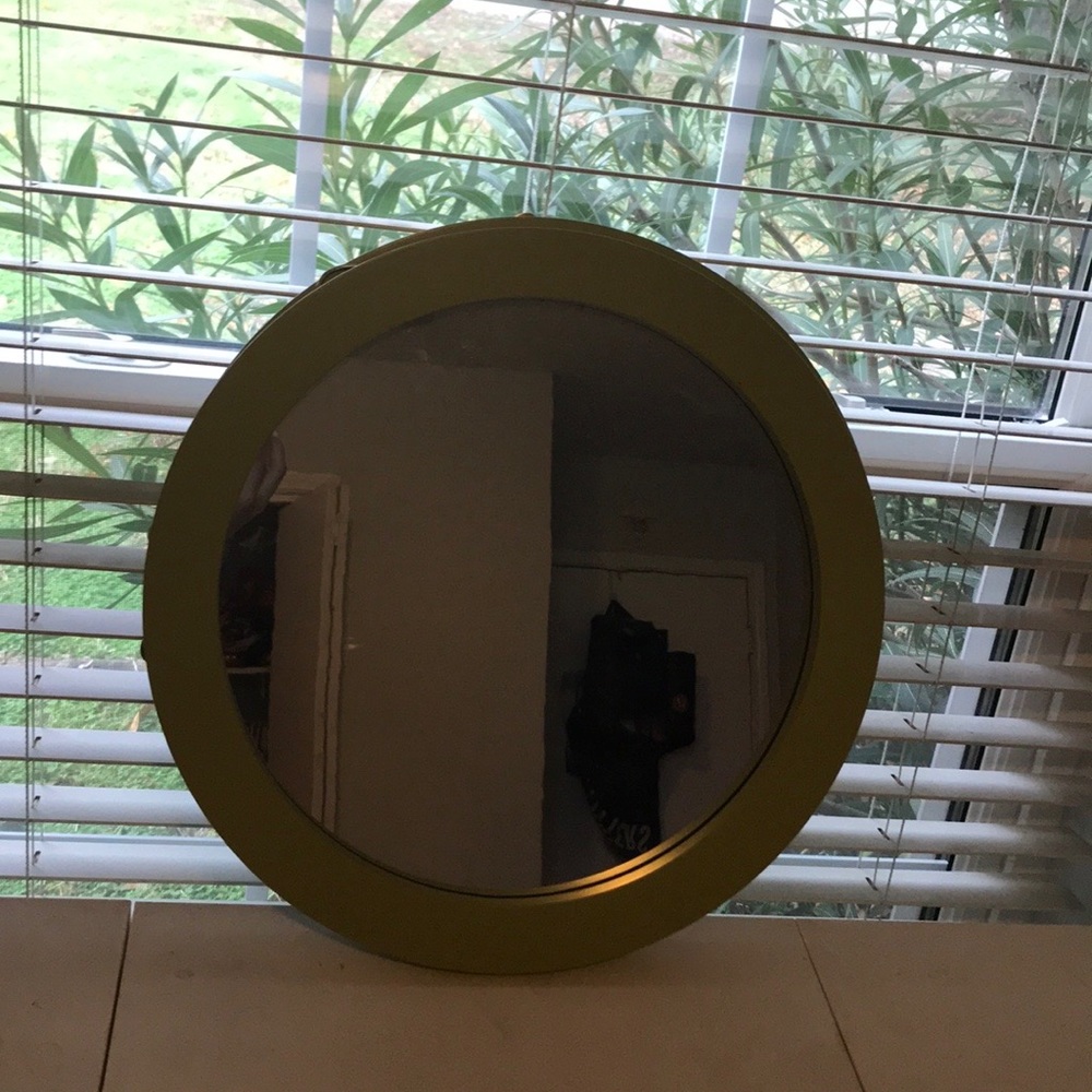Green circle mirror